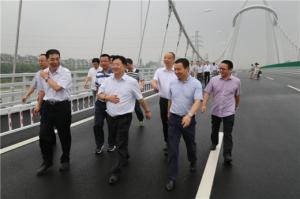 市委常委、常務(wù)副市長楊建新一行視察浮玉大橋