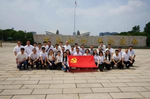 不忘初心跟黨走，牢記使命爭先鋒 ——-房總集團(tuán)開展主題黨日活動