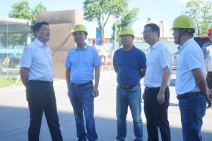 集團(tuán)黨委書記、董事長周建新一行赴工地慰問公司高溫下堅(jiān)守崗位的建設(shè)